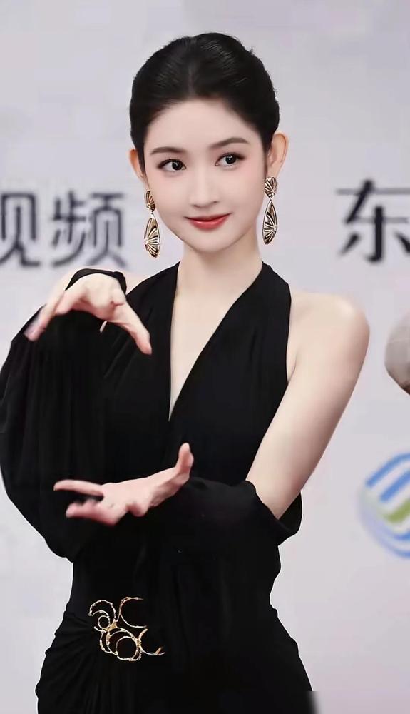 这是王玉雯吗？怎么变这么好看了？简直美上天了!怪不得连汪东城都悄悄收藏关于她的视