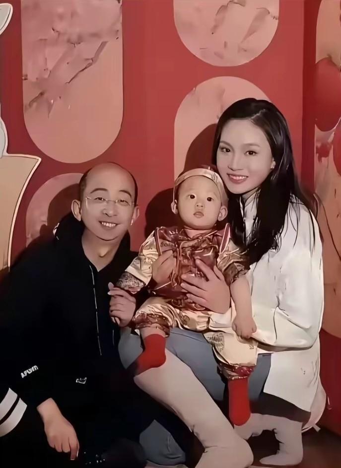 巨兴茂表示，自己的基因无法改变，为了改变家族下一代的基因，他娶了比自己小15岁、