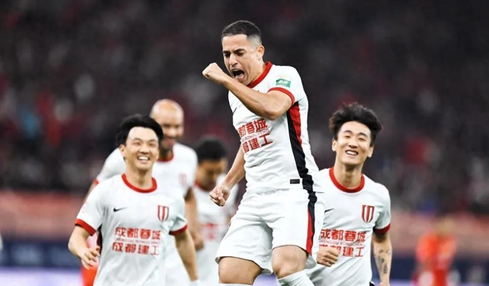 截止晚上12点，中国足球最新消息。一，赛季首败！中超第8轮，上海海港主场1：3