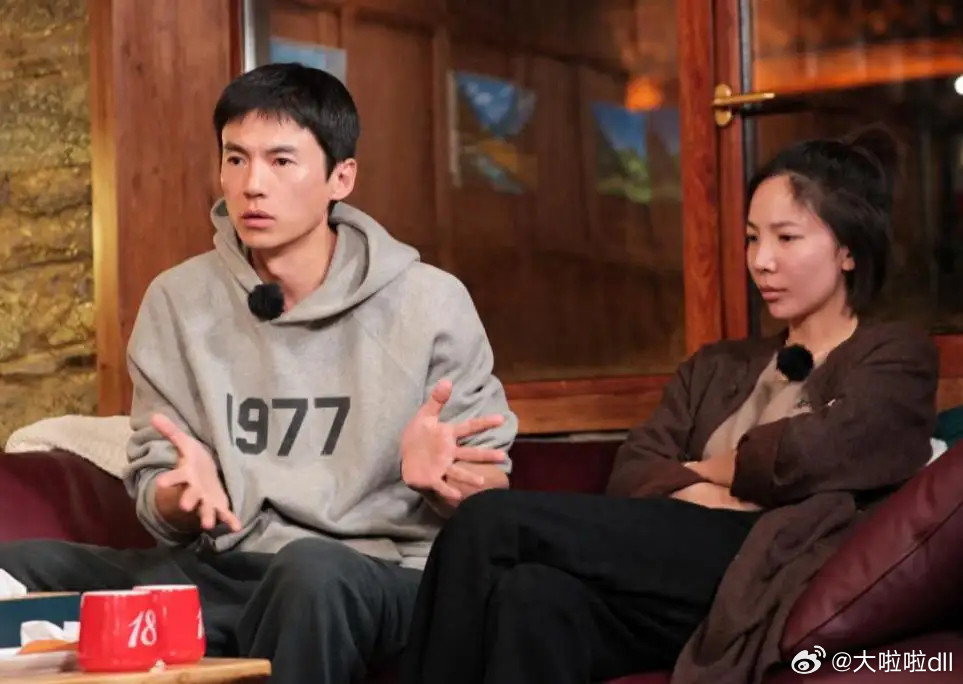 宋宁峰年轻时候长这样，一看就不老实，难怪文艺范女明星喜欢他。他年轻时候确实很帅，