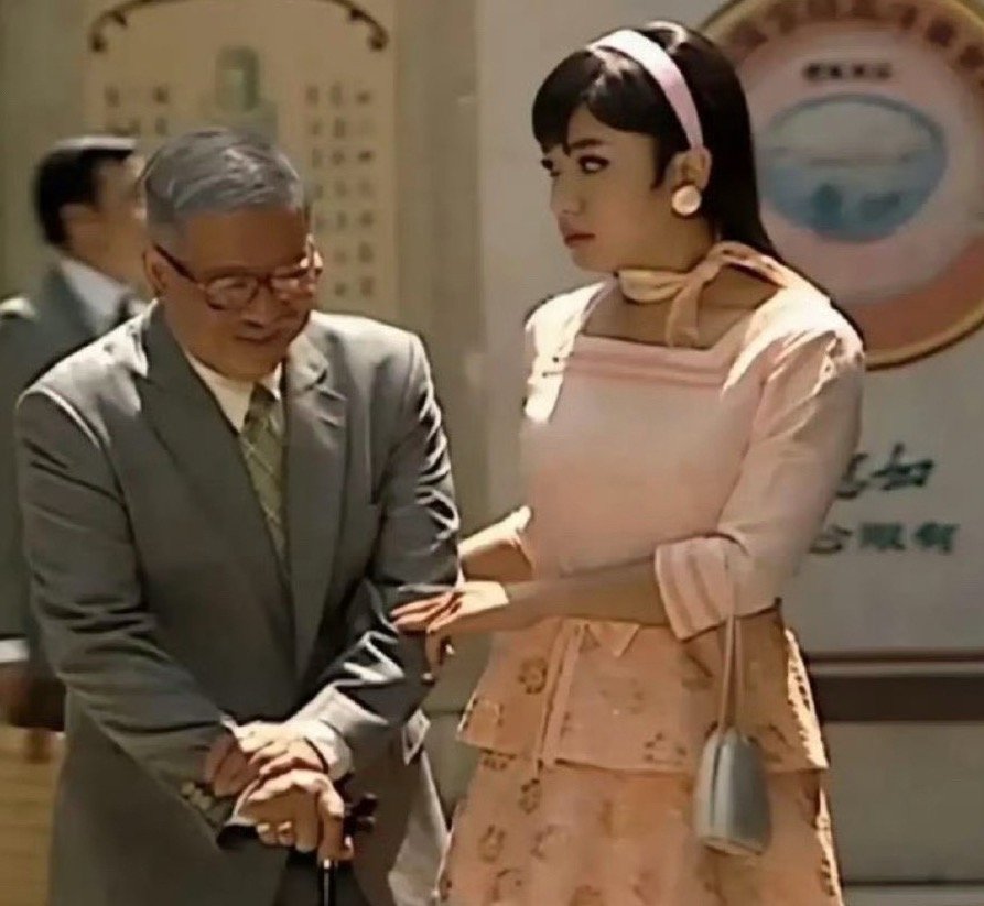 原来王祖蓝还扮过女生，哈哈哈太可爱了吧。