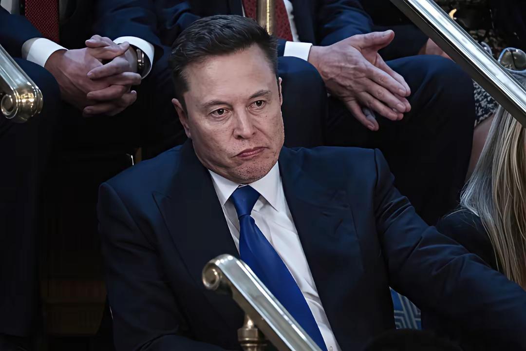 真正的有钱人几乎不搭理任何人，那些四处应酬讨好所有人的大多都是穷人。如果你觉得这