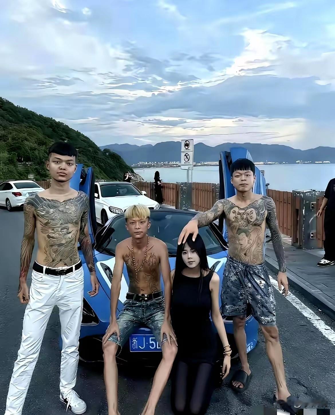 古惑仔的友情岁月吗？估计都是无业游民，留守儿童或者二代。不然