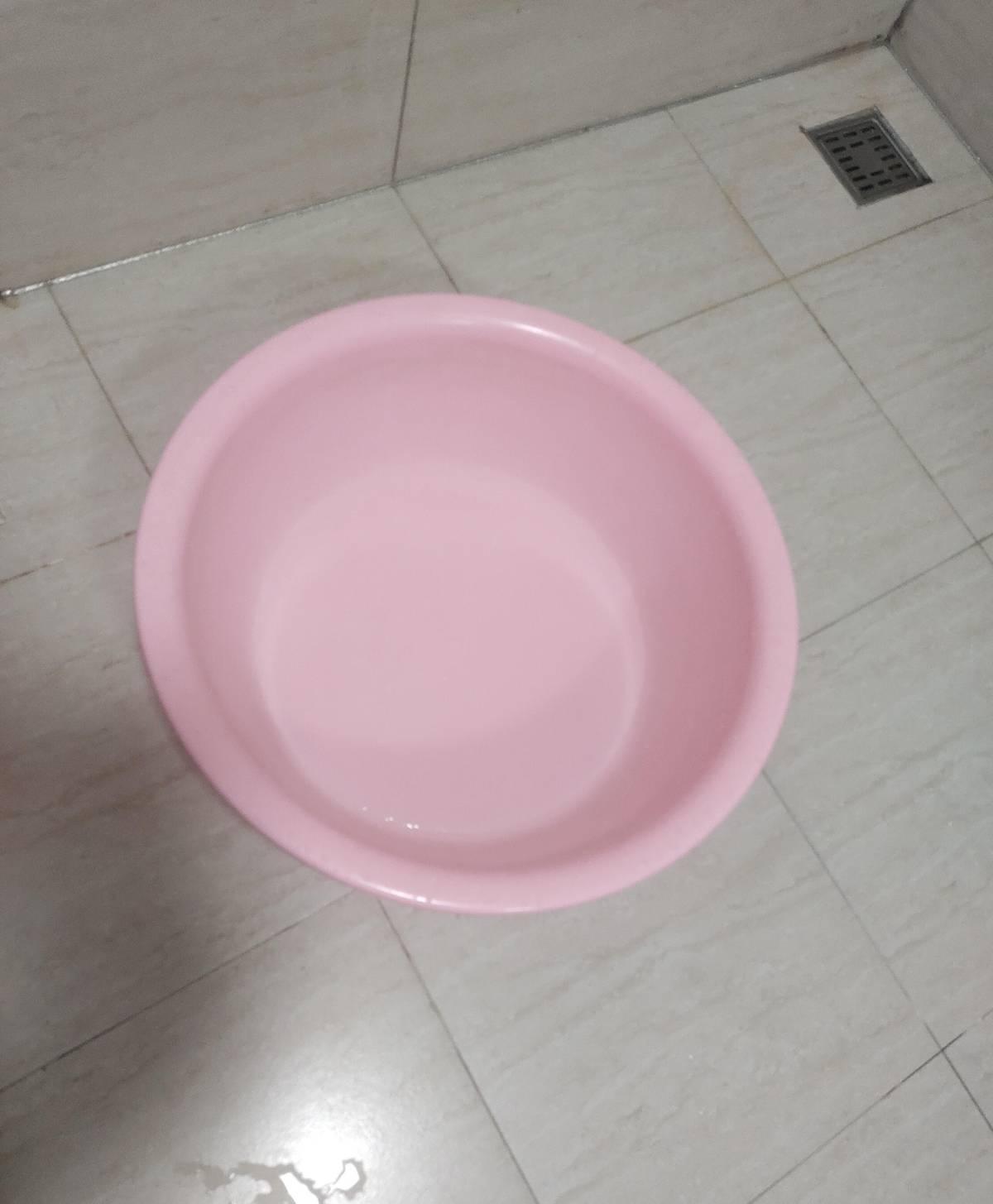 坐月子第十天，他又提离婚了。生三个孩子，三次剖腹产，出院手续全是我自己办的。刀