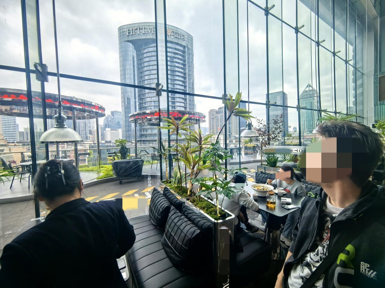 “中国的发展，比你告诉我们的更让人感到震惊”，这是我的老同学、意大利人弗朗切斯科