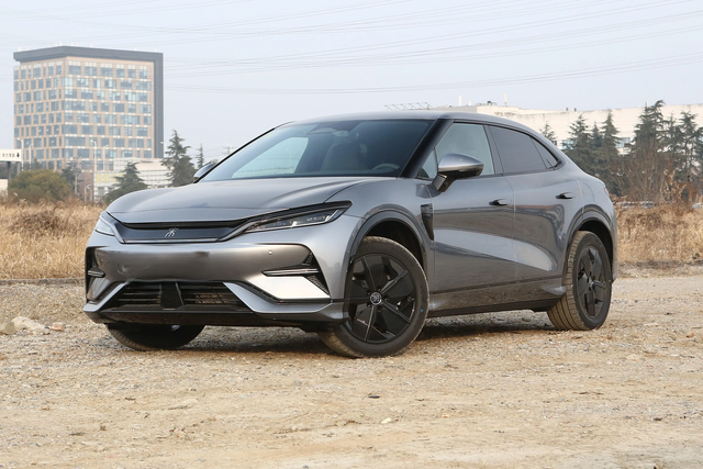 开车一年半已经out了对比隔壁海洋网的06ev，抛开颜值不谈，宋lev价格更高