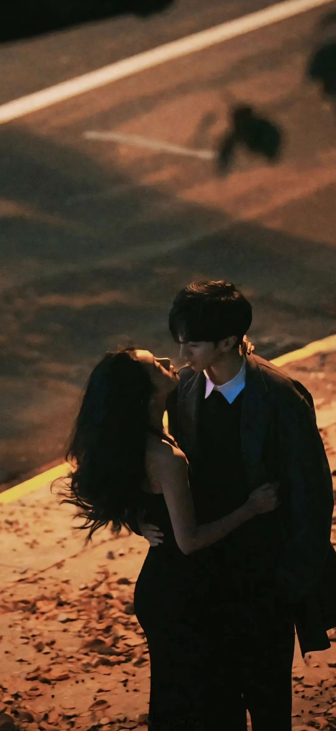 “对一场爱意唯一的尊重，就是喜欢一个人的同时，还能爱自己。”——《敬山水》