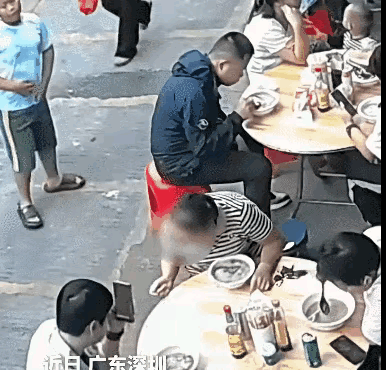 深圳小吃店生死救援：三双“业余”的手，托起陌生人的生命之光