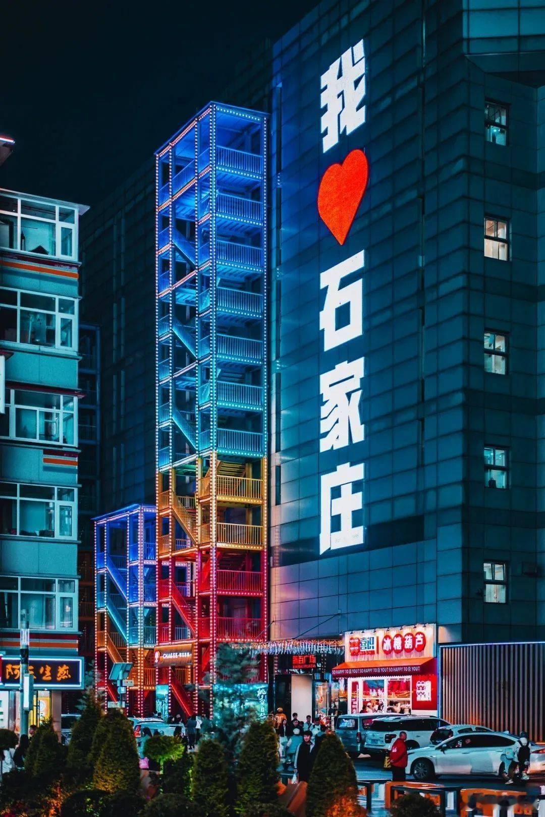 石家庄夜市近千摊位场面震撼近千摊位绵延整条街，小吃香混着饰品光，这哪里是夜市，分