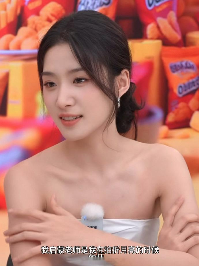 卢昱晓的抽象启蒙老师是林一卢昱晓说抽象中有做回自己的快乐哈哈哈哈竟然是林一！