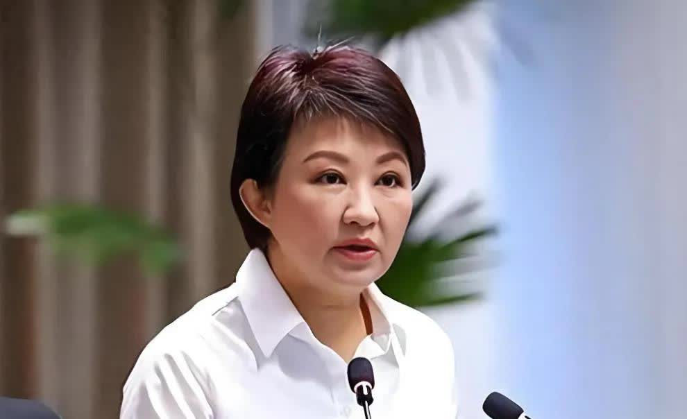 据台媒体报道，一位资深蓝营民代透露，卢秀燕已经向朱立伦提出国民党主席选举延后的建