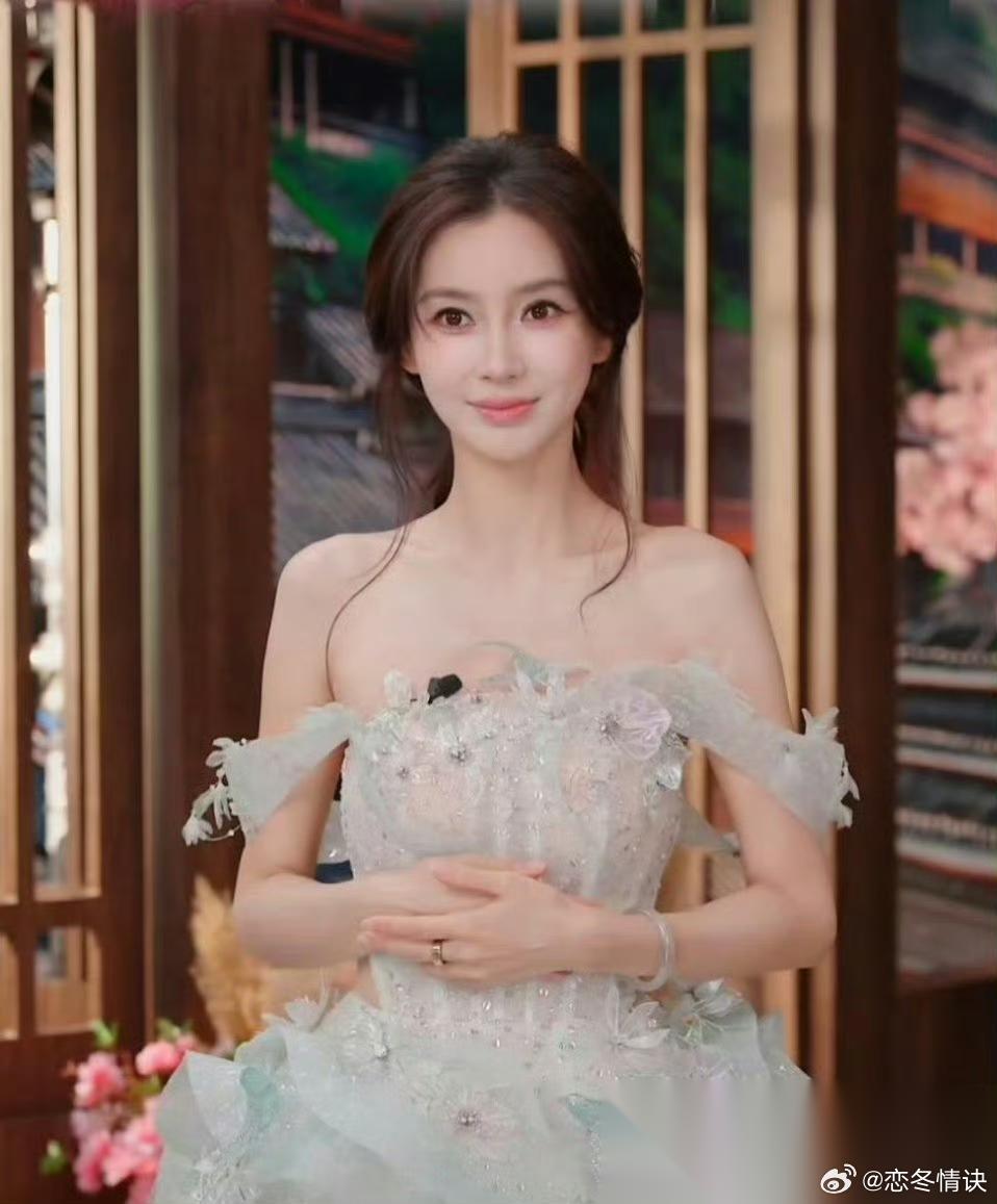Angelababy果然不简单，她最厉害的一点不是傍上黄晓明，也不是正值人生巅