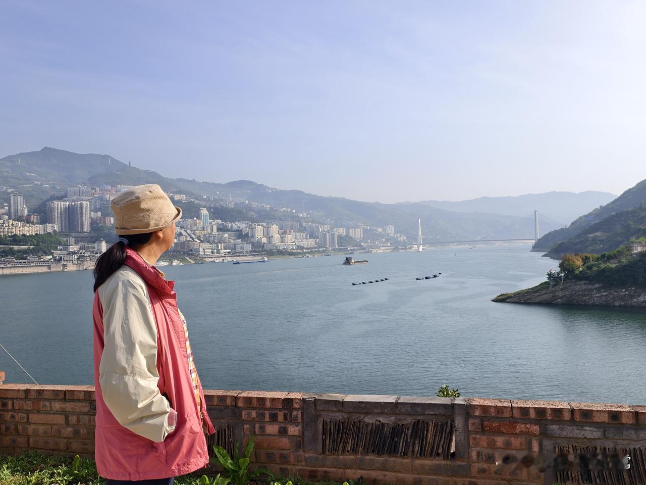 老俩口2026年春季床车自驾游，从南京到重庆途中第六天。继续沿着长江岸边翻