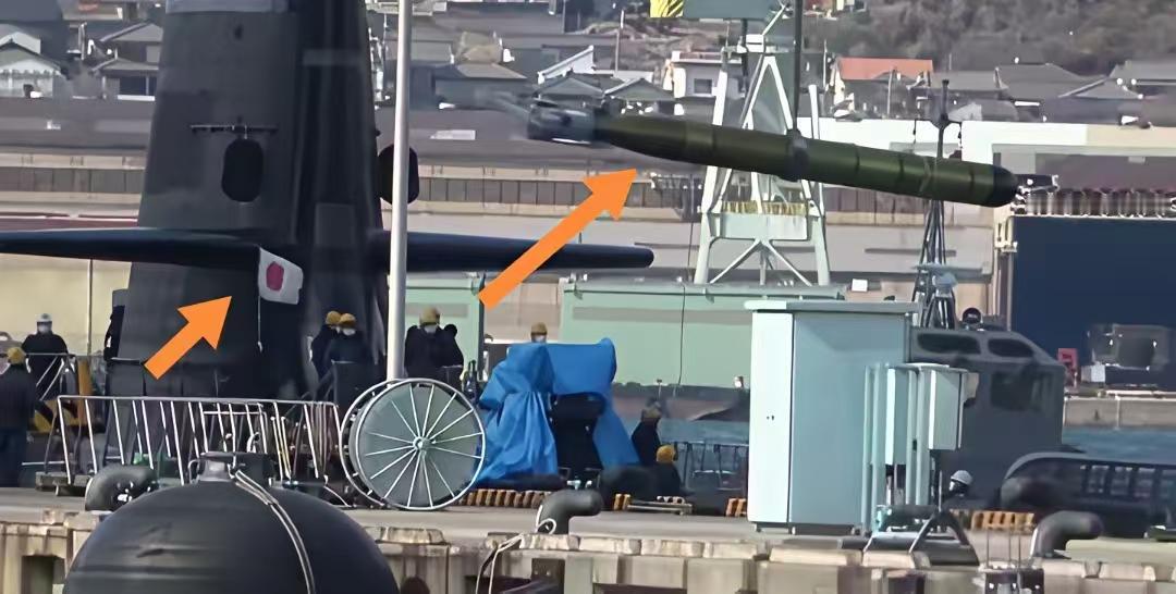 小本子的动作越来越大，鱼雷都开始安装上了！其实这个时候我们应该好好发挥一下，在