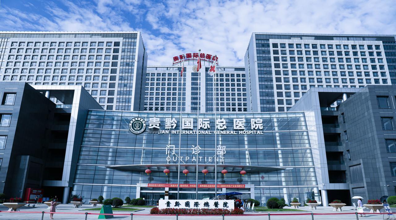 新商机！有个医生朋友透露：国内好多医院正在连夜给“国际部”贴金招牌。为啥？因