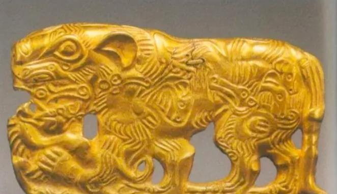 1988年，内蒙古一老农和妻子吵完架心里十分窝火，捡起一块土疙瘩就狠狠地砸了出去