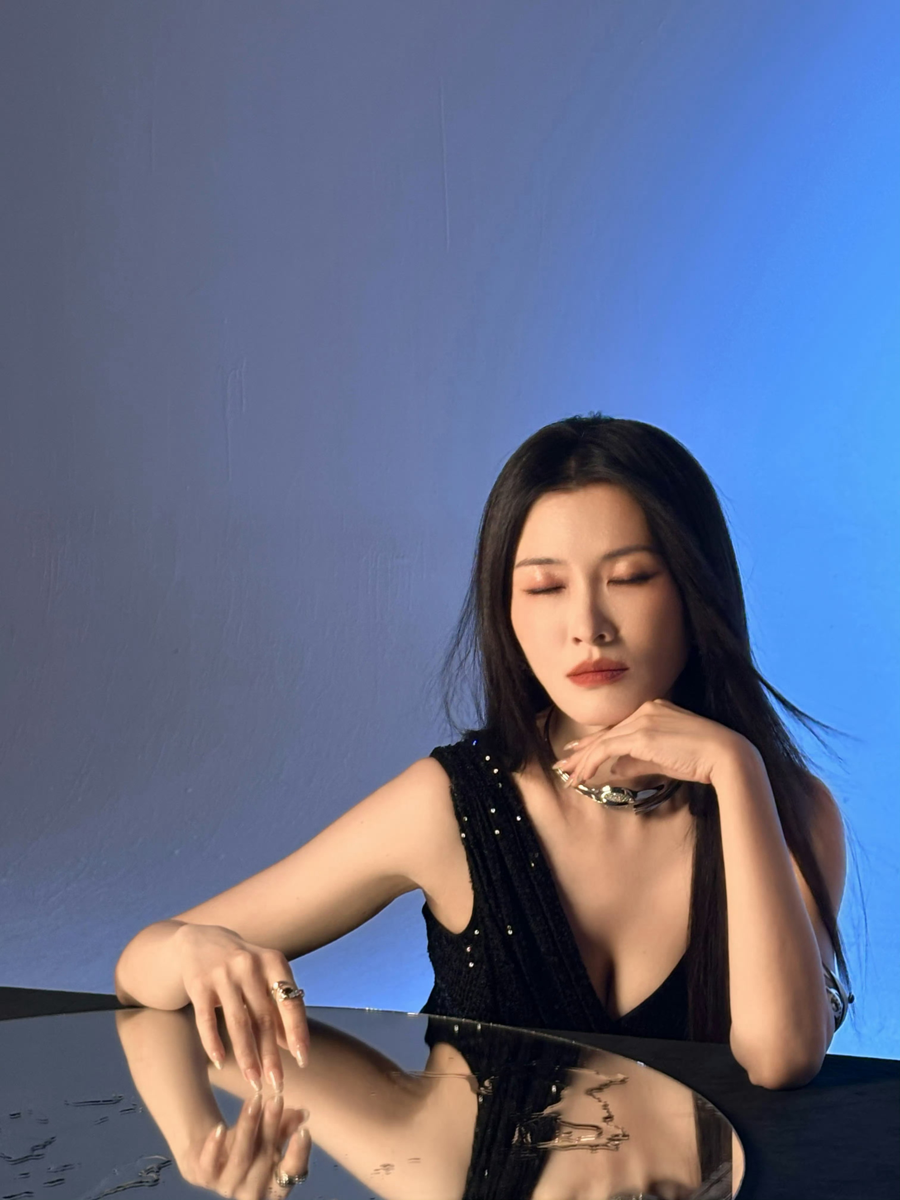 咬牙前行，不负热爱，徐洁儿的坚强感染众人，姐妹携手同行，温暖又有力量徐洁儿坚强的