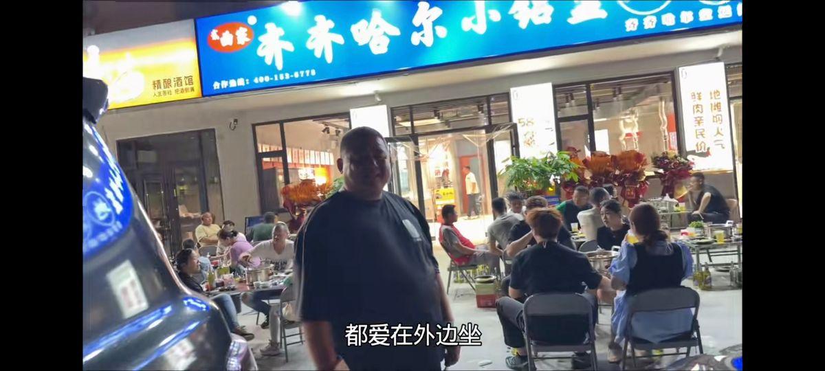马小跳说他和胖哥合伙开了个烤肉店。说得跟真的一样。说得我都替他高兴，兄弟俩终于