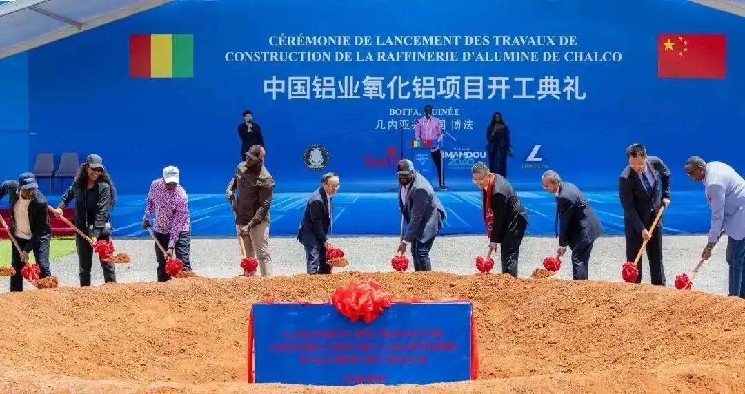 前脚几内亚宣布6月份开始对铝土矿出口进行管制，后脚中铝几内亚120万吨氧化铝精炼
