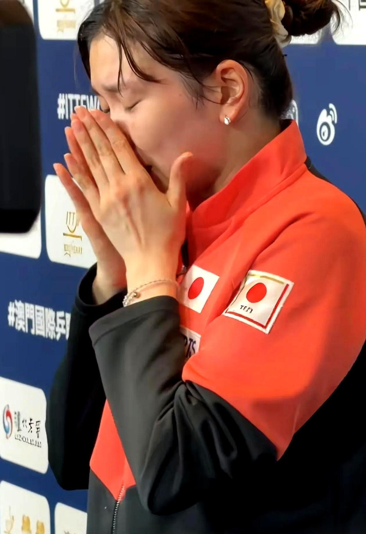 桥本帆乃香，是日本女乒最后的希望。她前面，早田希娜，倒了。张本美和，也倒了。就