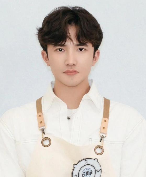 谁能想到，身价上亿的洁丽雅企三代，放着养尊处优的少爷生活不过，放弃光鲜的影视路，