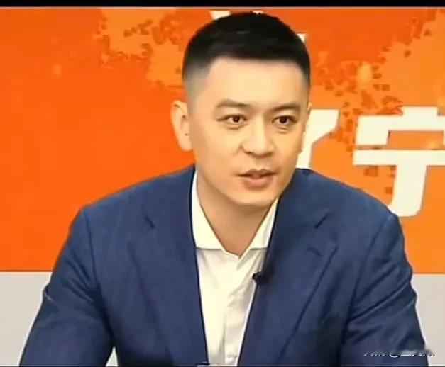 杨鸣炭本赛季最佳教练归属，杨鸣说要么是卢伟，要么是郑永刚，他俩一个带队成绩最好，