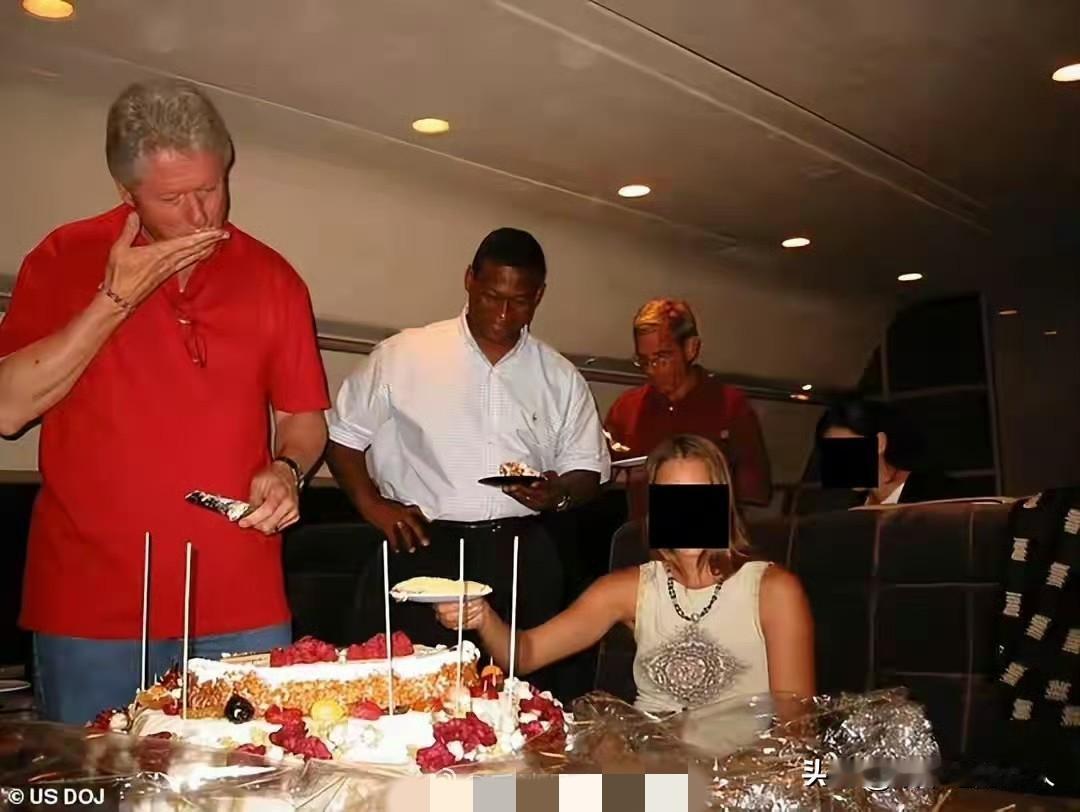 哎！想当年克林顿的日子真是爽歪歪啊？差不多得了，别再曝光了？[捂脸哭]克林顿