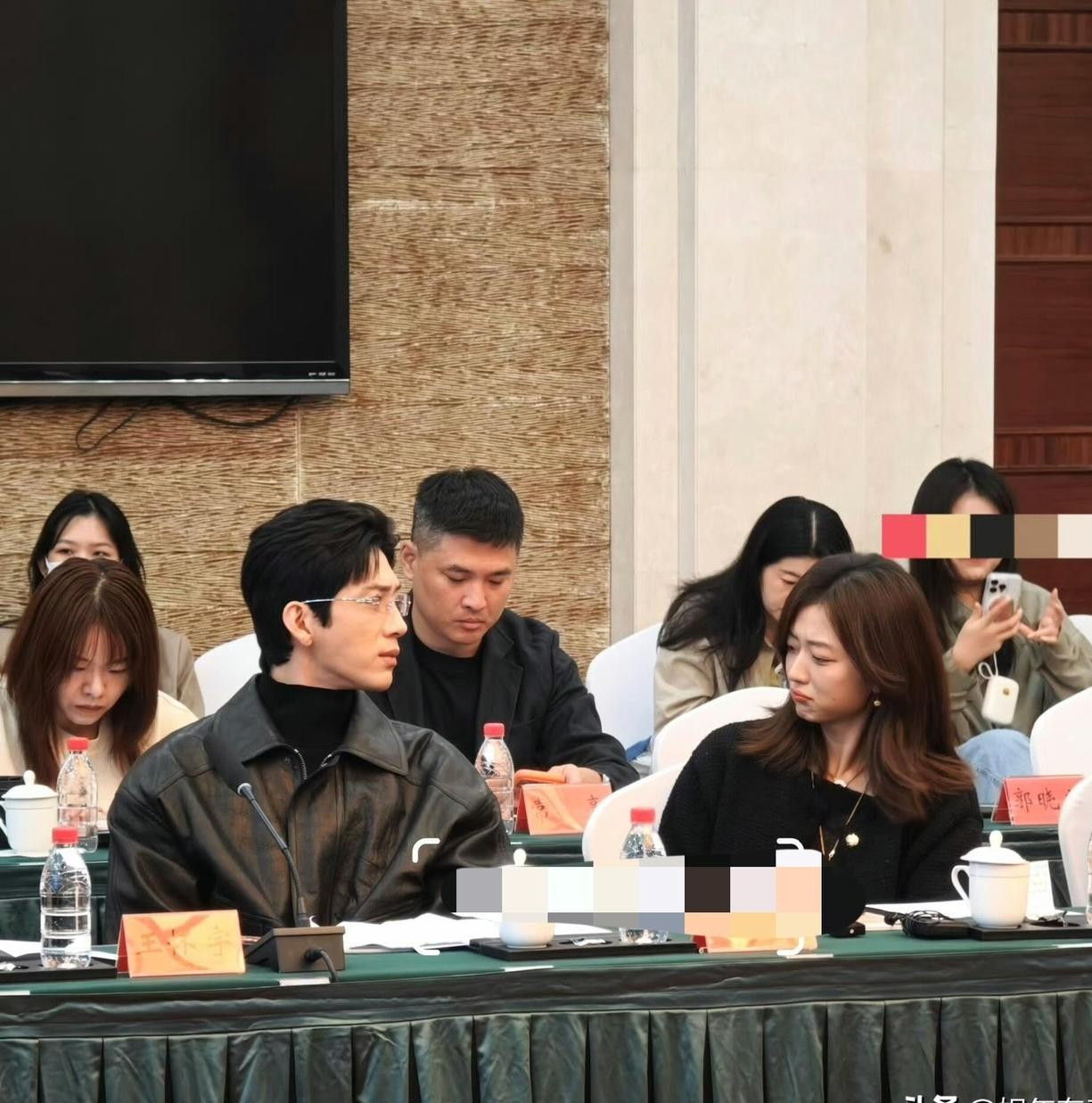一部戏播完都多久了，本以为大家早就各奔东西，没想到正主冷不防又把糖直接递到了粉丝嘴边。在《早春晴朗》