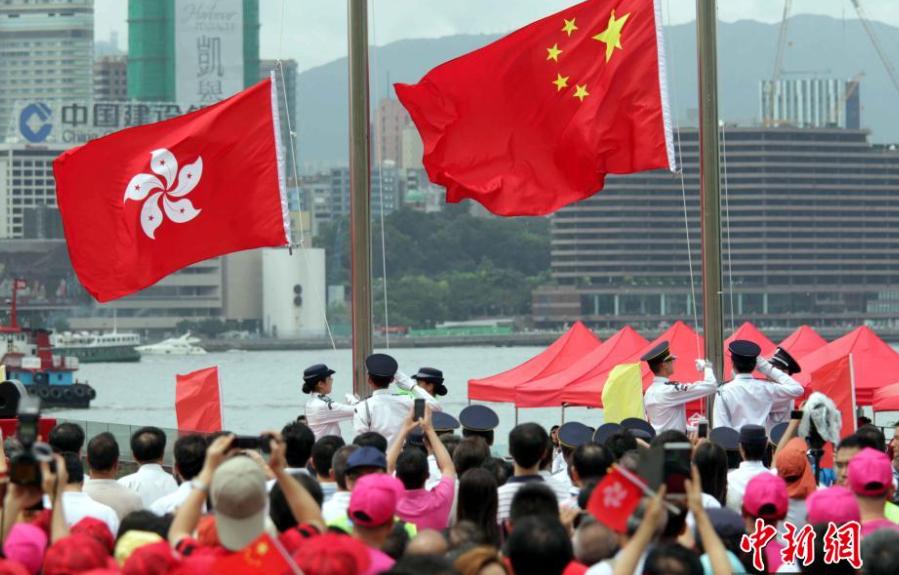 想不明白，香港既不向中央纳税，也没拿过中央财政拨款，连地方债都不发行，它的钱到底