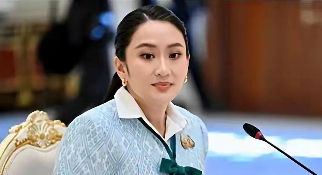泰国总理佩通坦能够官复原职，最需要感谢的可能是国王拉玛十世。录音门后，国王拉玛