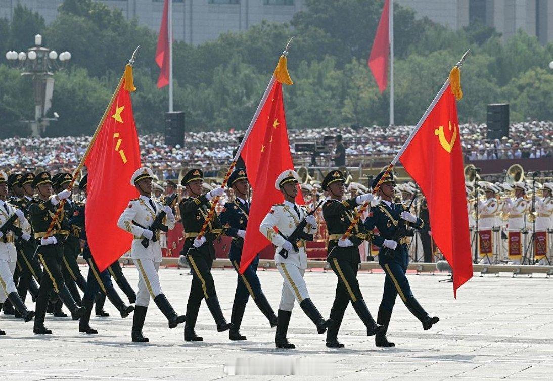 九三盛大阅兵法新社记者格雷格·贝克拍摄的照片东风61东风5C​​​