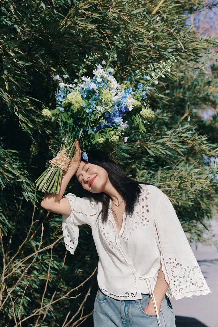 高圆圆美的很自然，她的微笑真的可以净化心灵