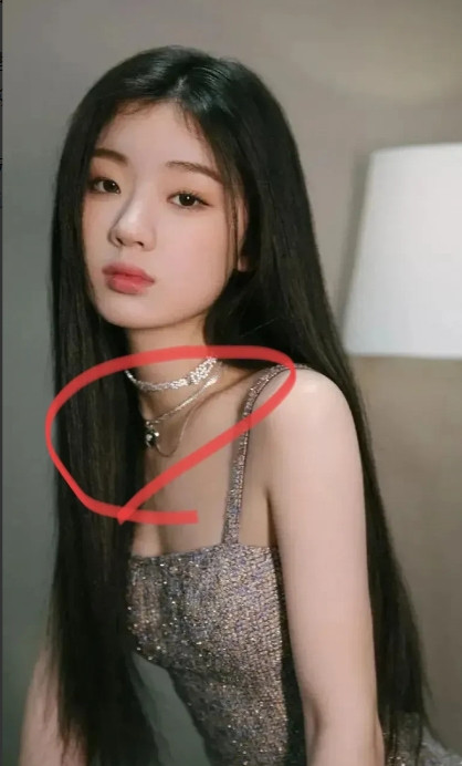 单依纯危险了。她最近想抢电视剧主题曲演唱的机会，这个圈子里张碧晨、张杰这些大佬早