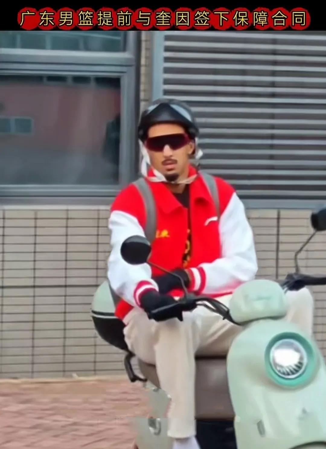 广东队下一场周日就要客场打宁波，周四宁波和辽宁的这场比赛球员们都在会议室看直播，