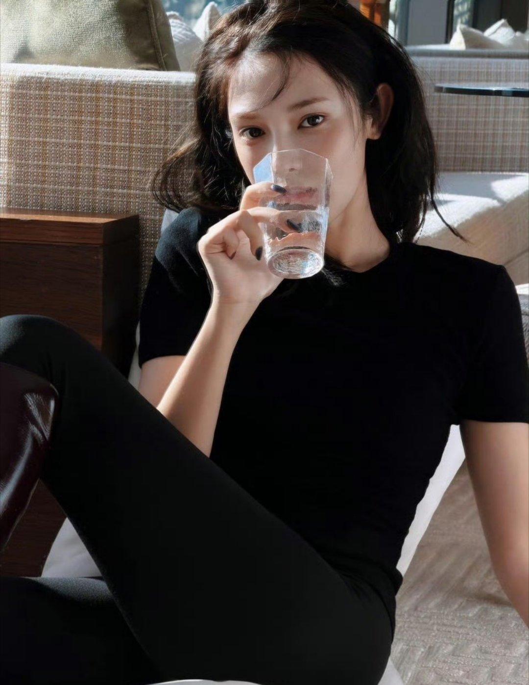 彭小苒白开水妆化妆师太懂她了裸妆凸显原生美​​​