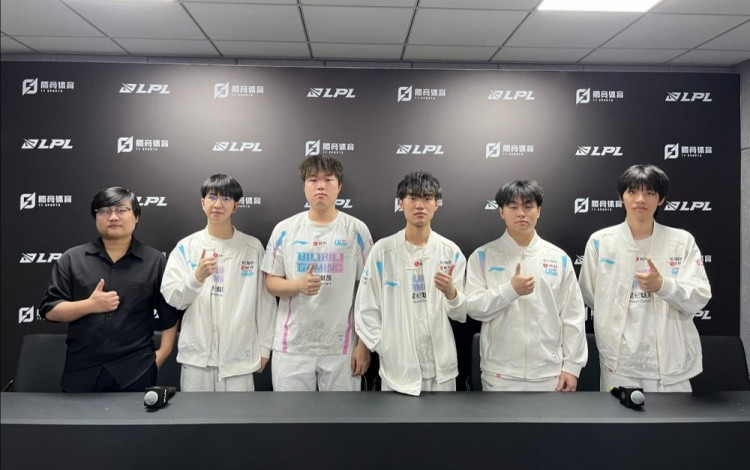BLG赛后群访 Elk: Bin陪我们练Solo 但是他赢的多