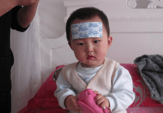 退烧贴到底有没有用? 看看专家是怎么说的