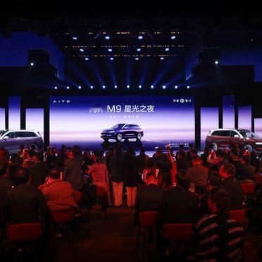 问界M9的星光之夜，马东、胡兵、张馨予、刘谦都来了。这不是一场普通的...
