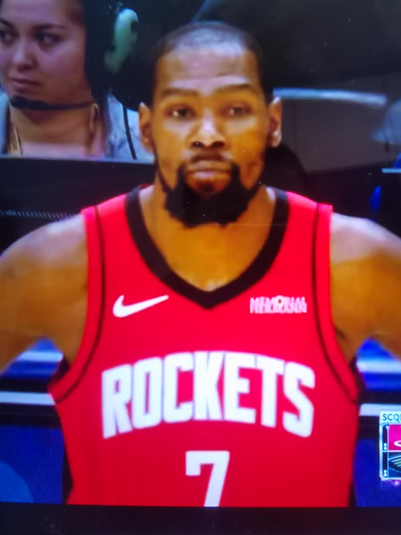 火箭逼自己做交易火箭客场128-133，加时不敌鹈鹕。最近4