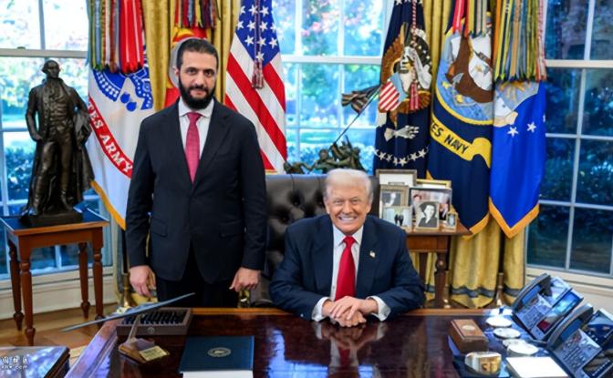 朱拉尼终于发现：缺了中国真不行，立马派人访华传话，王毅外长笑了前脚朱拉尼结束