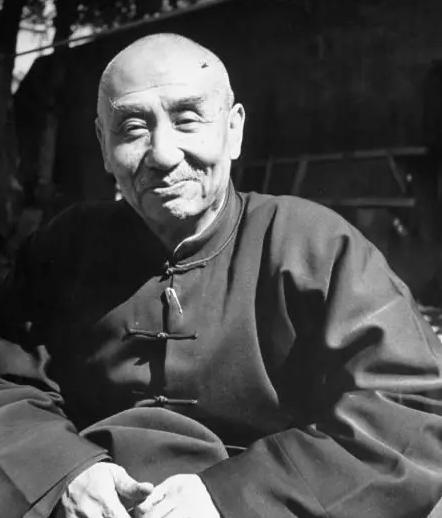 1949年12月，阎锡山等14人，乘坐的飞机，遇寒流无法上升，陈立夫劝阎锡山:你