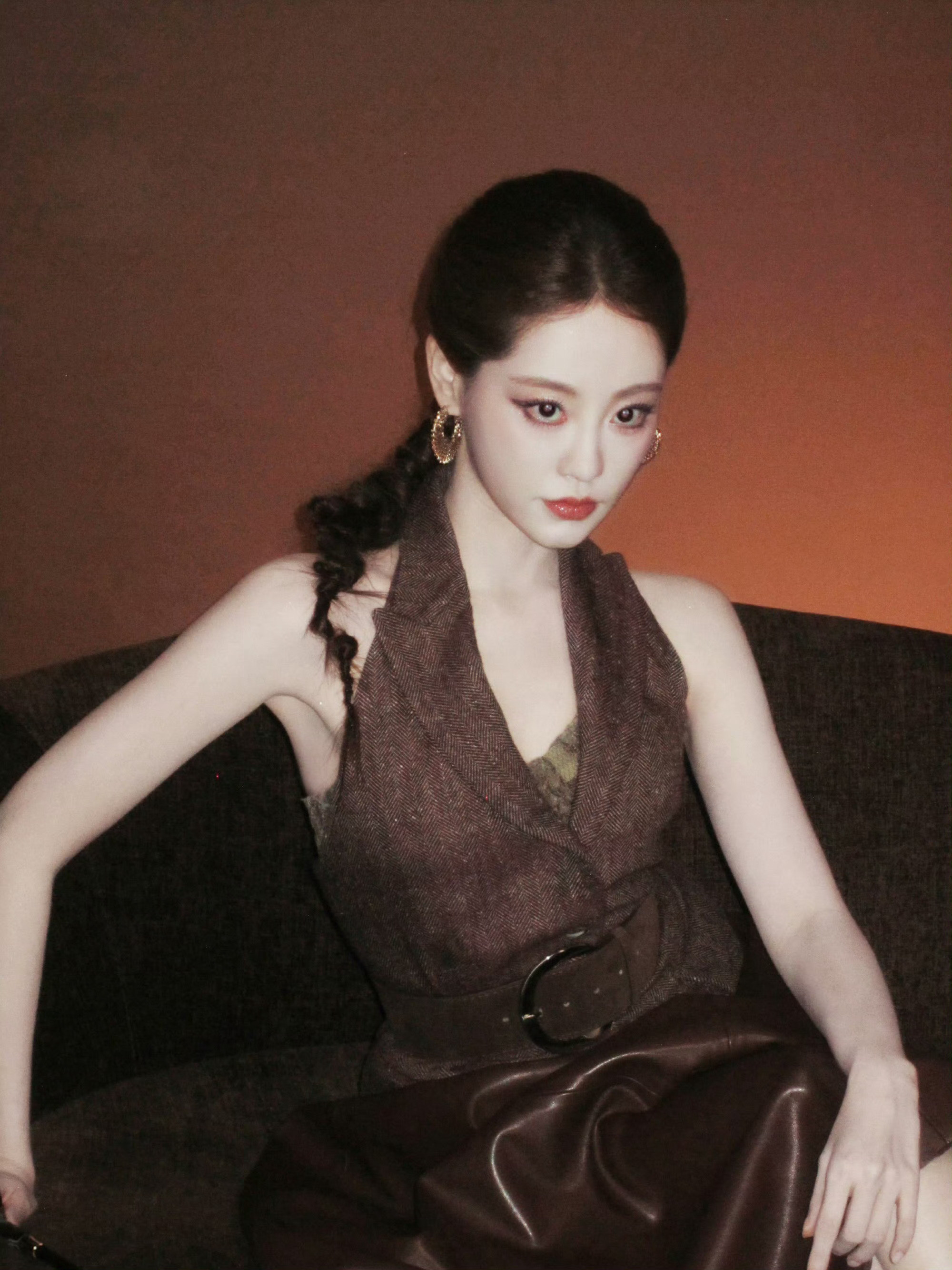 祝绪丹祝绪丹完全是主人级别这一套杀疯了[爱心]美拉德系长裙+上挑的棕色眼