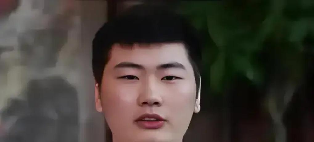 回头看看，陈亚男这人，骨子里就是个做生意的料，跟朱小伟结婚那会儿就没闲着，离婚后