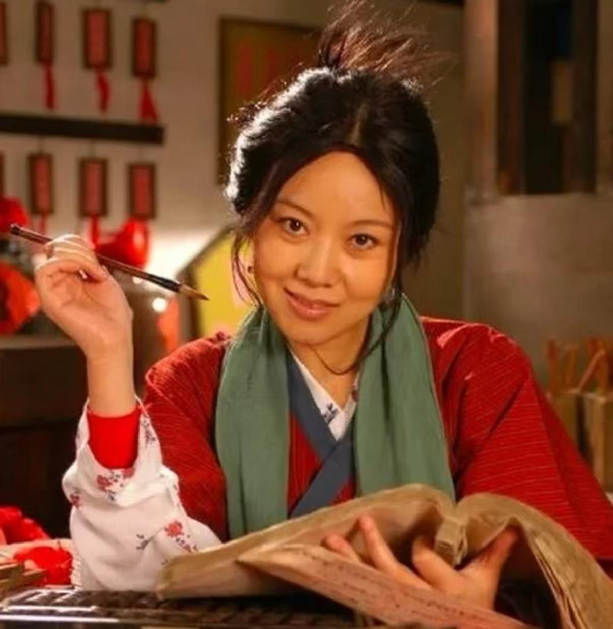 闫妮说：“前段时间有人给我介绍对象，我问多少岁，她说50岁了，我说这太老了吧，我