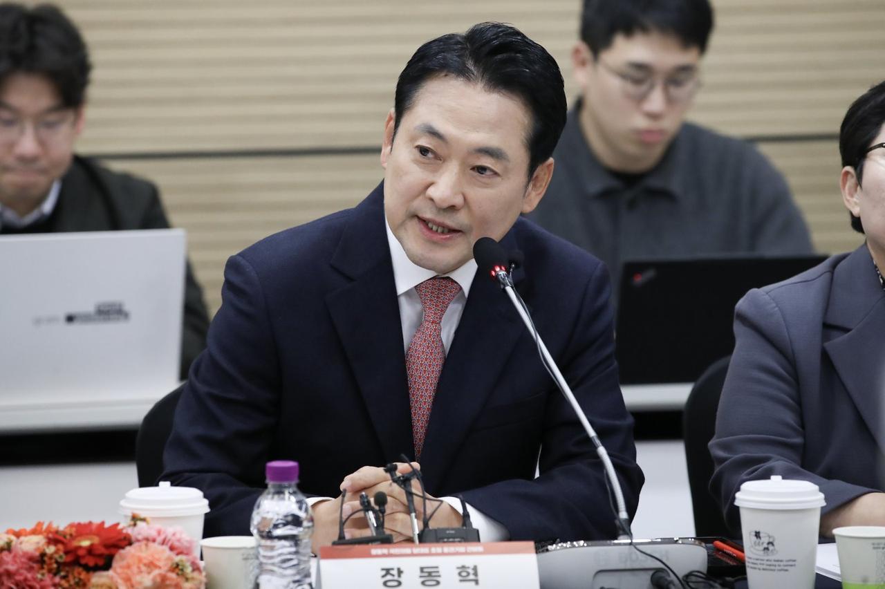 韩国媒体消息，11月14日国民力量党代表张东赫率党内核心人士前往大庄洞开发腐败