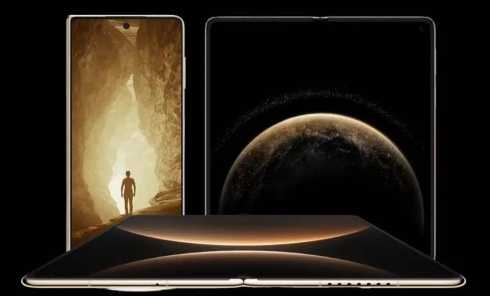 荣耀全家桶杀疯了！折叠屏+机器人手机齐曝光折叠屏续航崩、拍视频手抖、游戏本