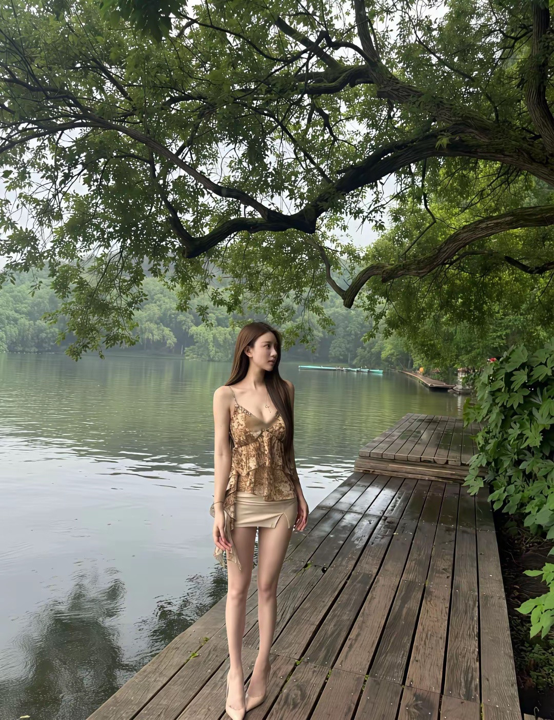 真美，就是西湖边你喂蚊子啊