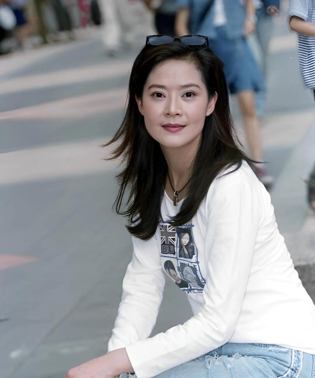 我的老天爷！她吃了防腐剂吗？她被誉为代表东方女性之美的最佳人选，曾经是琼瑶御用