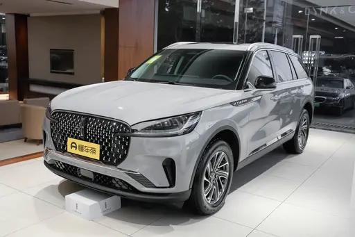 同样盯着林肯飞行家，为什么有人坚持买新车，有人却更想去淘一台高配二手？ 这两