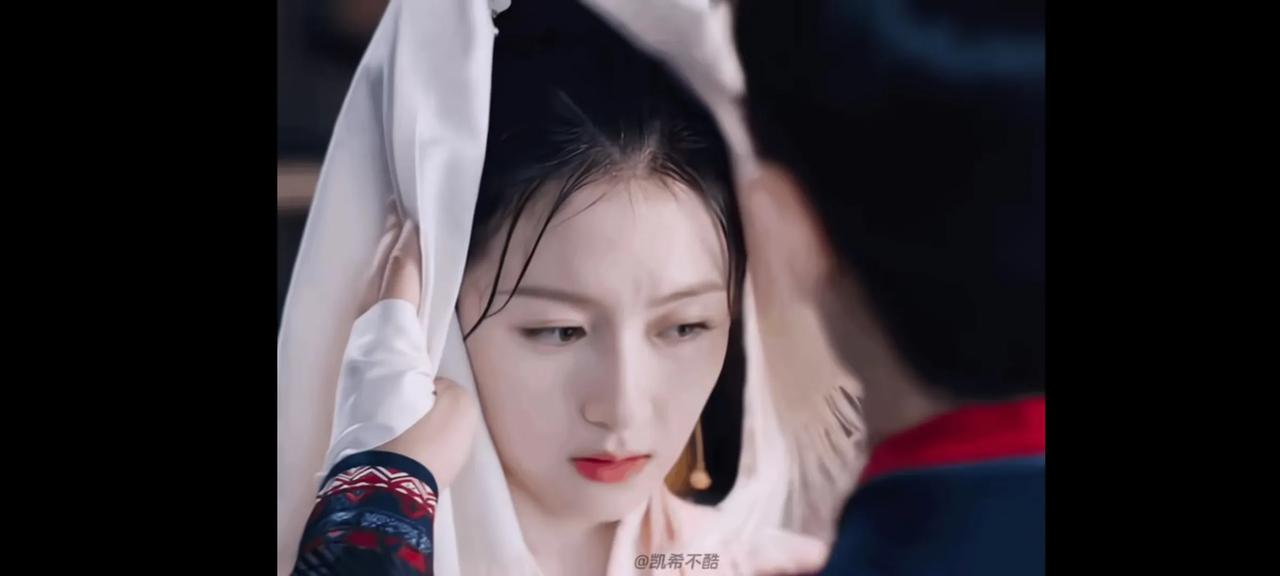 原来李兰迪和宋祖儿一样，都是童星出道的。去年因为看到李兰迪一个镜头，觉得这姑